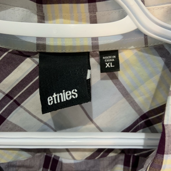 Etnies Button Up T-shirt - Picture 3 of 5